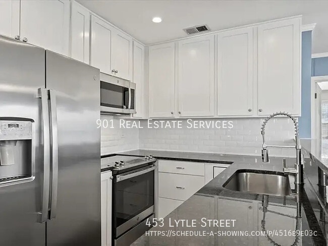 Building Photo - 453 Lytle St