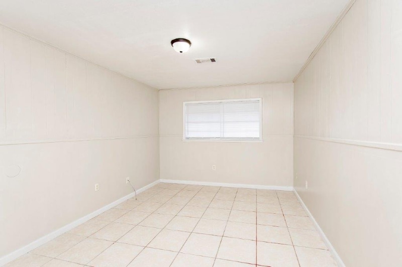 Building Photo - 13601 Goodwood Dr