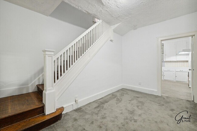 Building Photo - $1200/month bungalow