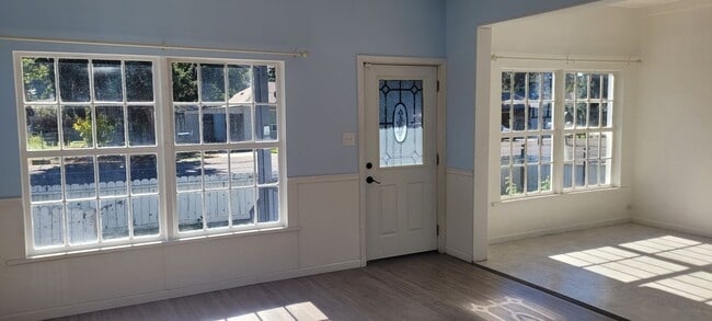 Building Photo - Cozy and Spacious Home for Rent