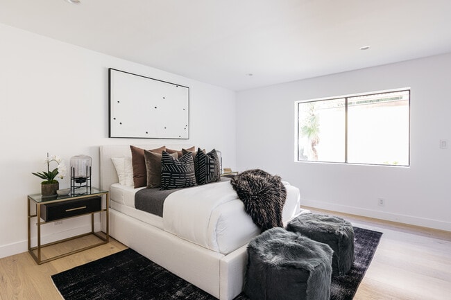 Building Photo - 7866 Fareholm Dr