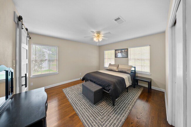 Building Photo - 4802 Kinglet St