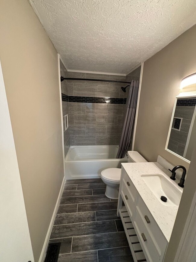 Building Photo - 3229 Summerhill Ln