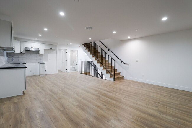 Building Photo - 4647 Pickford St