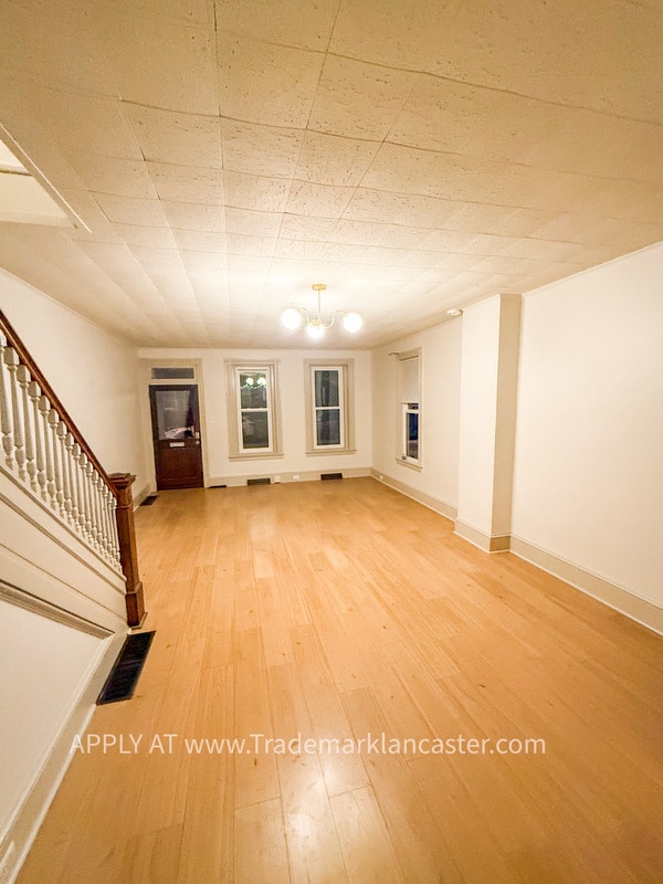 Building Photo - 255 Elm St
