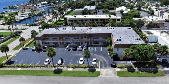 Building Photo - 310 Lake Shore Dr West Palm Beach, FL 33403