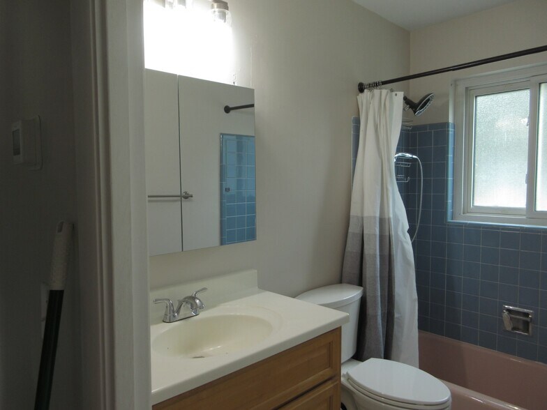 Building Photo - 3492 Moonridge Dr