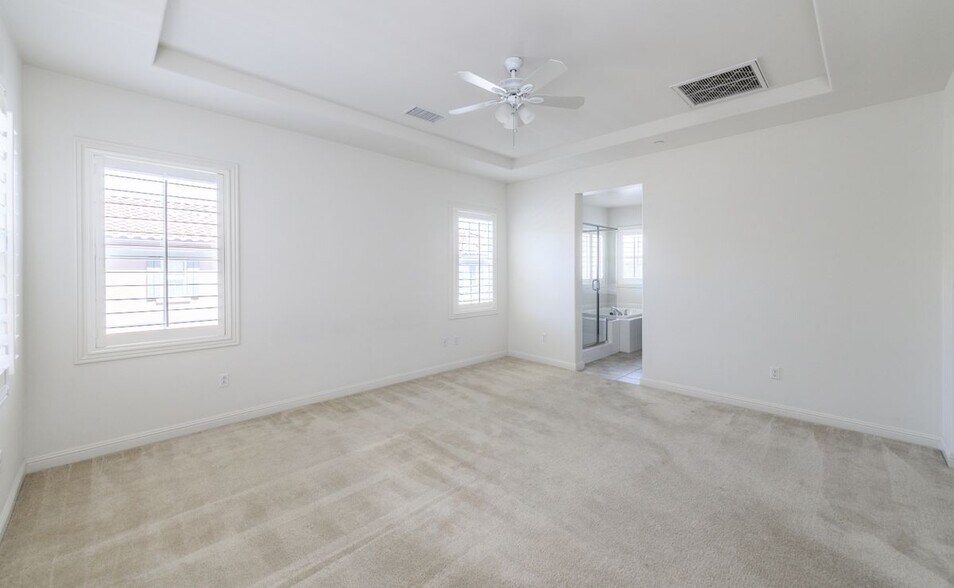 Building Photo - 48 Castellana