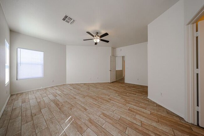Building Photo - Stylish 4BD , 2 BA Home with Remodeled Bac...