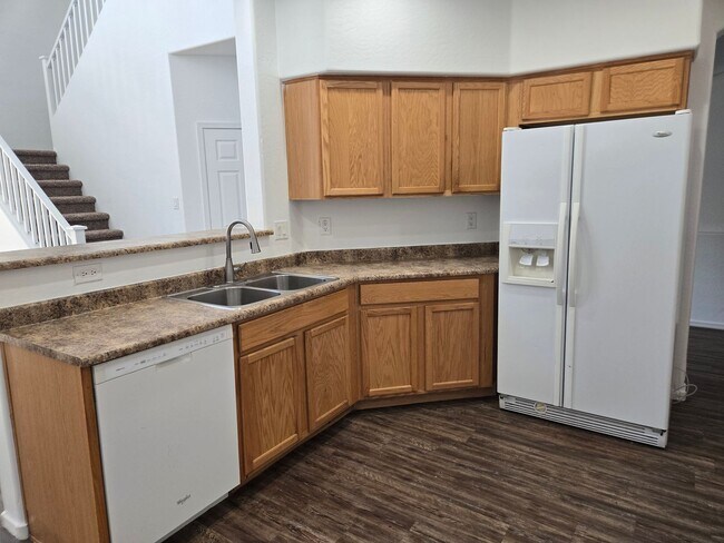 Building Photo - Spacious 4 bed, 3 full bath home in New Ri...