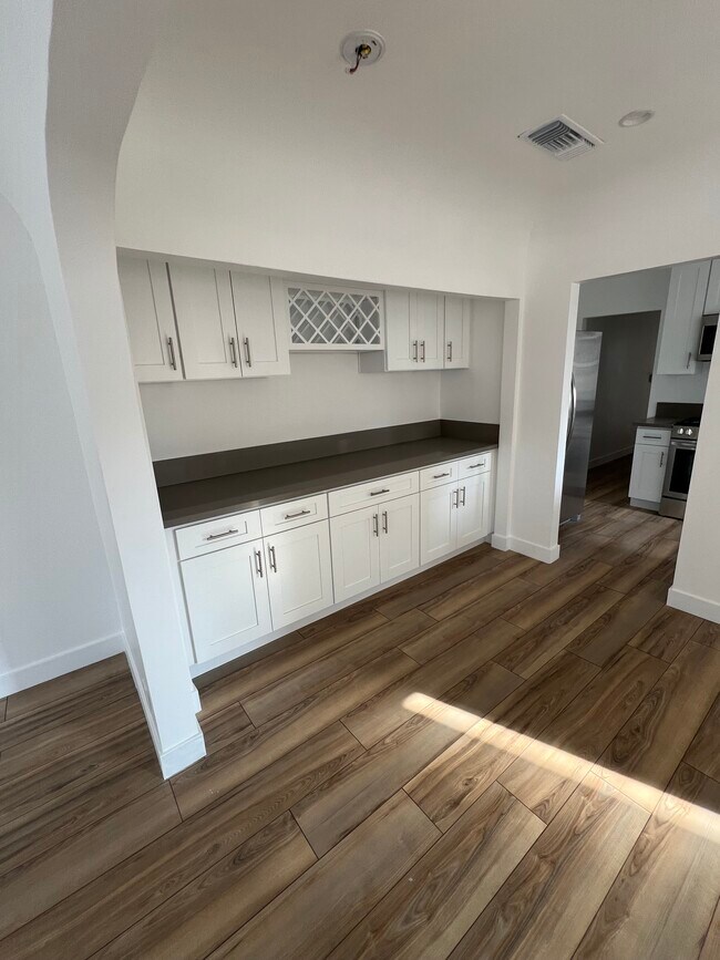 Building Photo - 3619 Edenhurst Ave