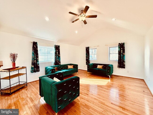 Building Photo - 4416 Hallet St