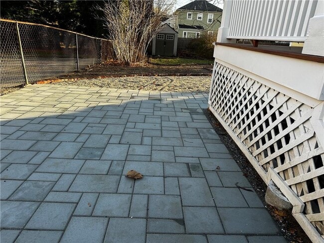 Building Photo - 100 Maple Ave