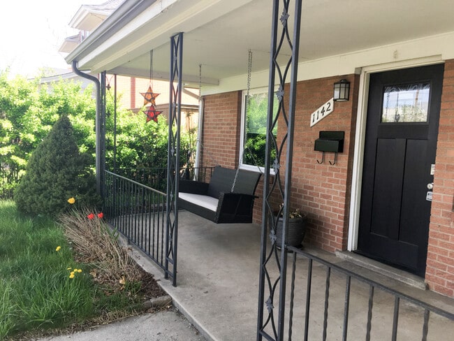 Building Photo - Evolve Real Estate: Fully Remodeled Gorgeous Bungalow in West Wash Park. 2 Bedrooms August 1!