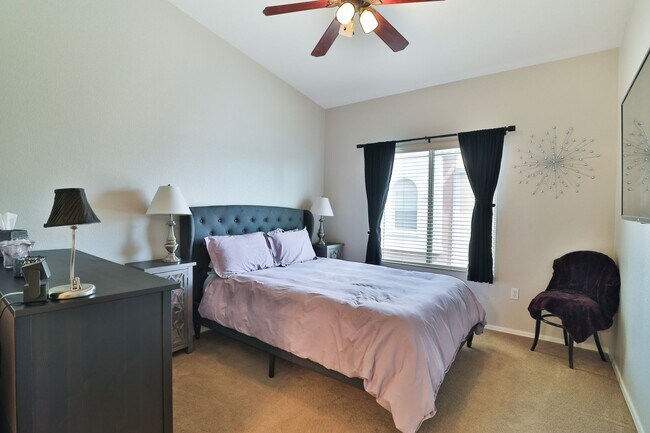 Building Photo - Furnished 2 bed / 2.5 bath Gilbert Condo i...