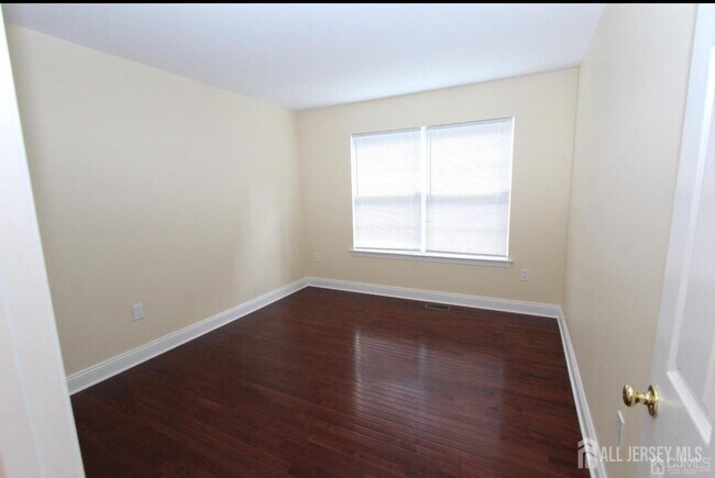 Building Photo - 96 Marion Dr
