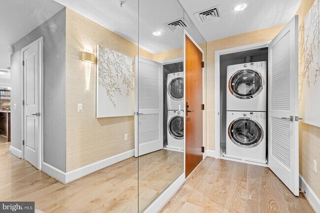 Building Photo - 7171 Woodmont Ave