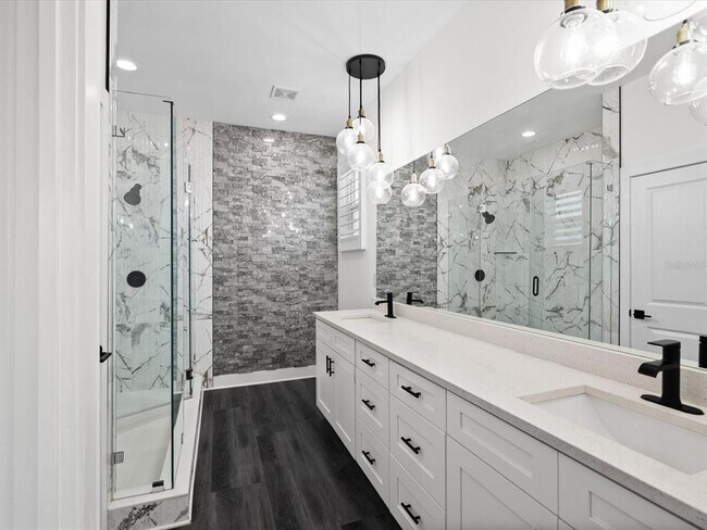 Building Photo - 5002 W Idaho St