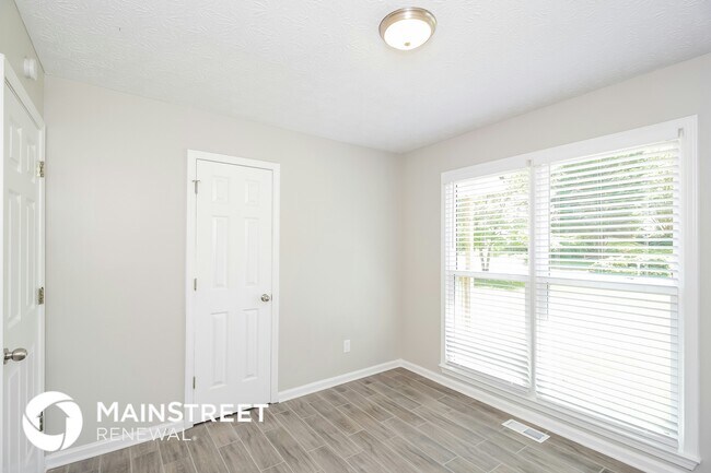 Building Photo - 333 Oak Landing Cir