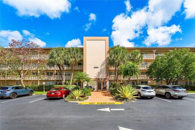 Building Photo - 4301 Martinique Cir