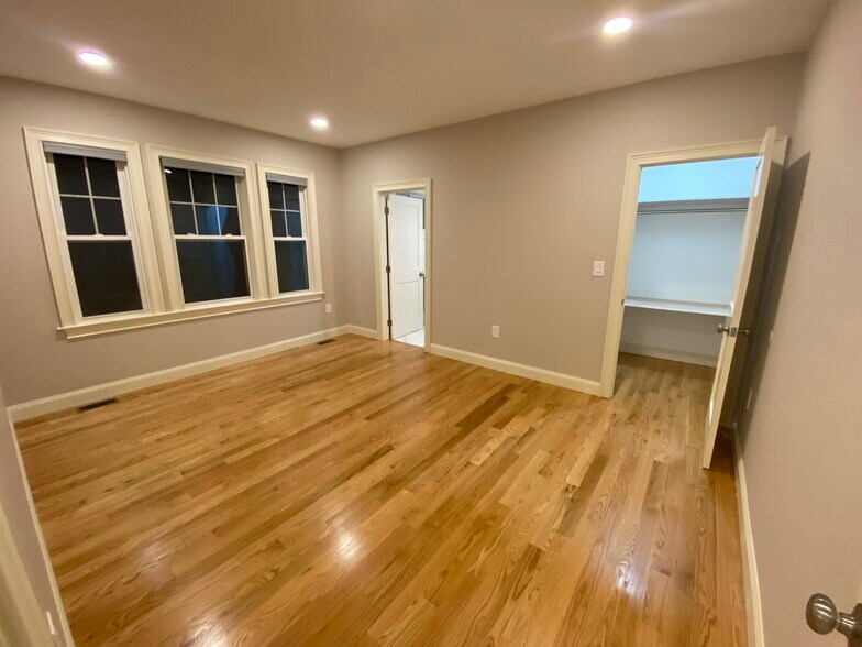 Building Photo - 583 Highland Ave