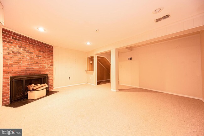 Building Photo - 9073 Lambskin Ln