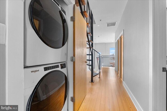 Building Photo - 471 Luray Pl NW