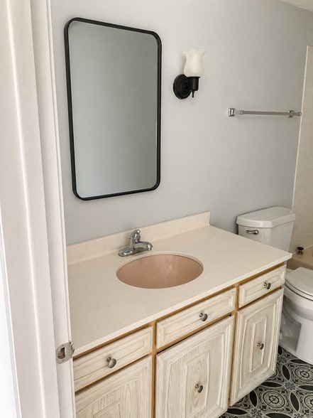 Building Photo - 801 S La Grange Rd