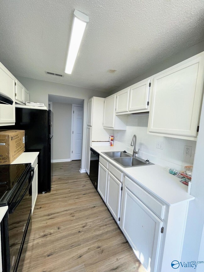 Building Photo - 1085 Stones Throw Dr NW