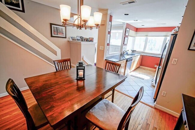 Building Photo - 3-bed, 2-bath GIANT townhouse + GARAGE, BA...