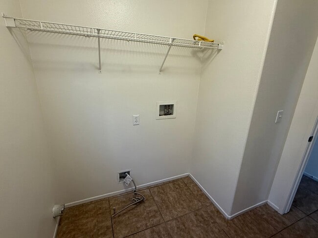 Building Photo - Brentwood Community- Centrally Located- 3 ...