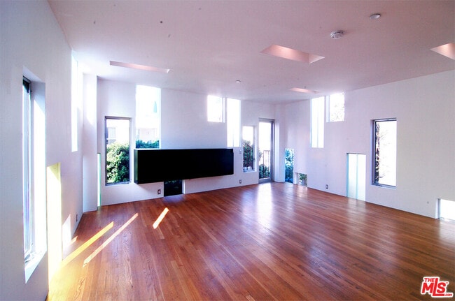 Building Photo - 116 Pacific Ave