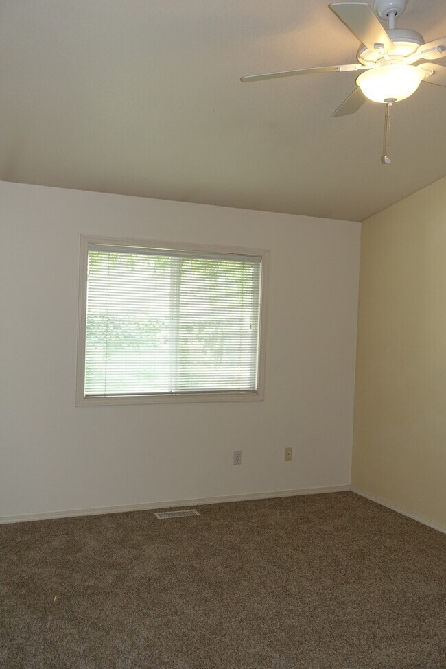 Building Photo - Three-Bedroom Two Bath Home