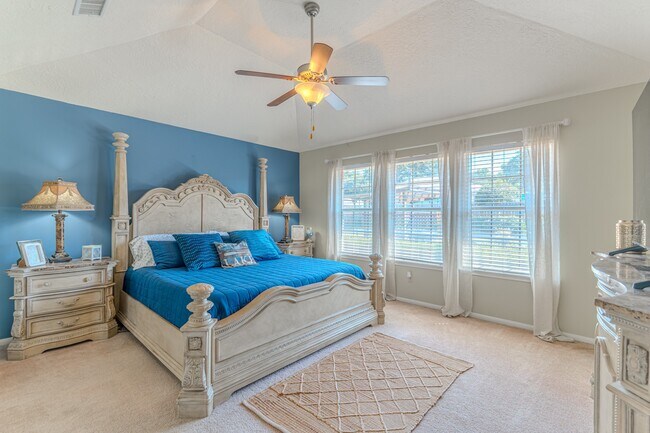 Building Photo - 13417 Bunker Hill Dr