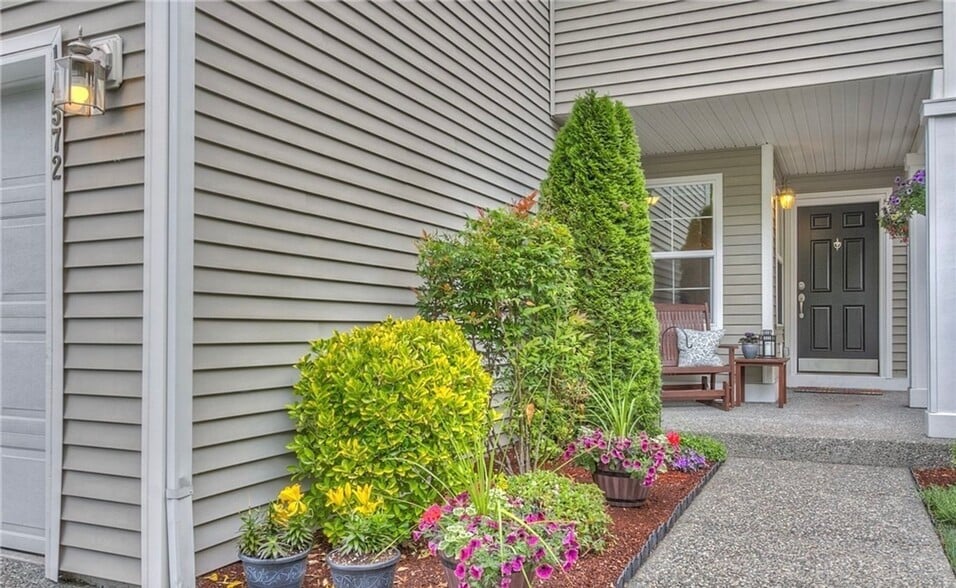 Building Photo - Beautiful Renton Home with A/C Available from now to 5/4/26