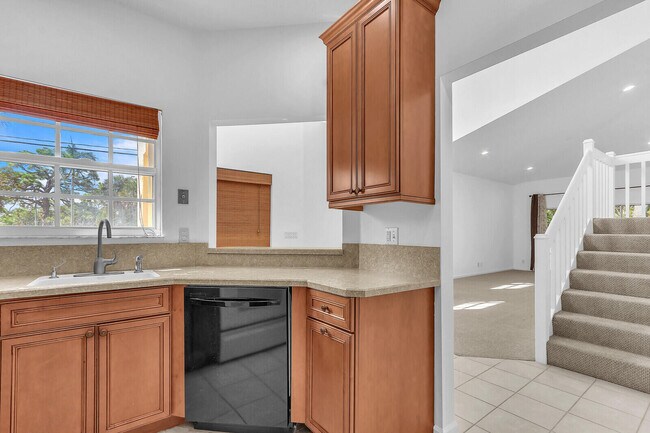 Building Photo - 479 Tequesta Dr