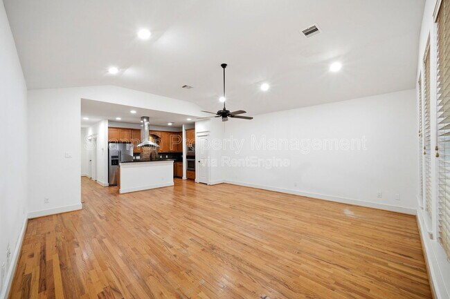 Building Photo - 2323 Sperber Ln