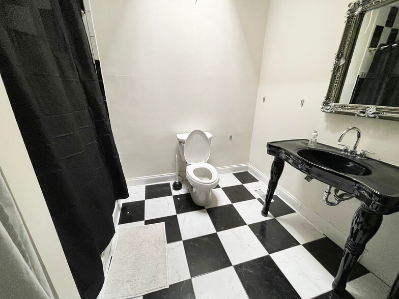Bathroom - 2242 Linden Ave