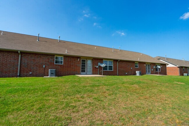 Building Photo - Cozy 2 Bedroom 2 Bathroom Townhome in Wagoner