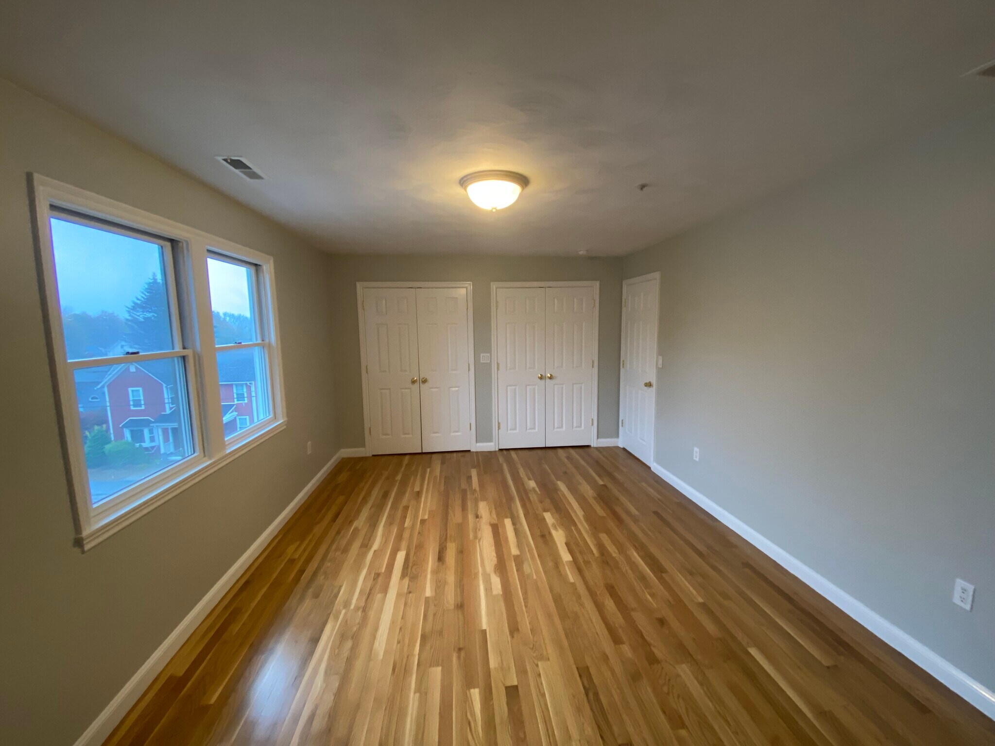 Building Photo - 118 Beverly St