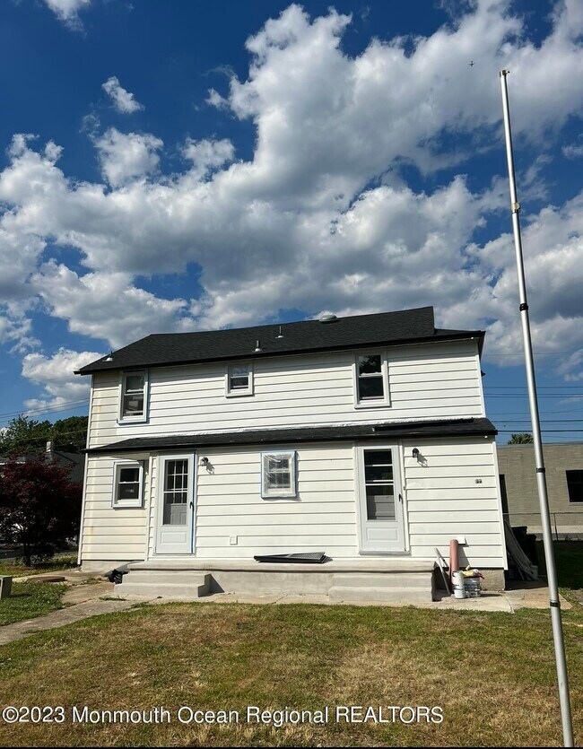 Building Photo - 8a Washington Ave