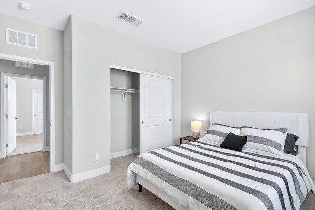 Building Photo - 1024 Saker Falcon Dr