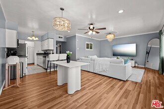 Building Photo - 12801 Moorpark St