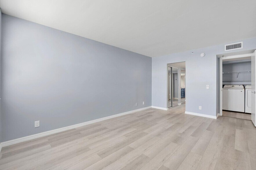 Building Photo - 105 Lake Emerald Dr