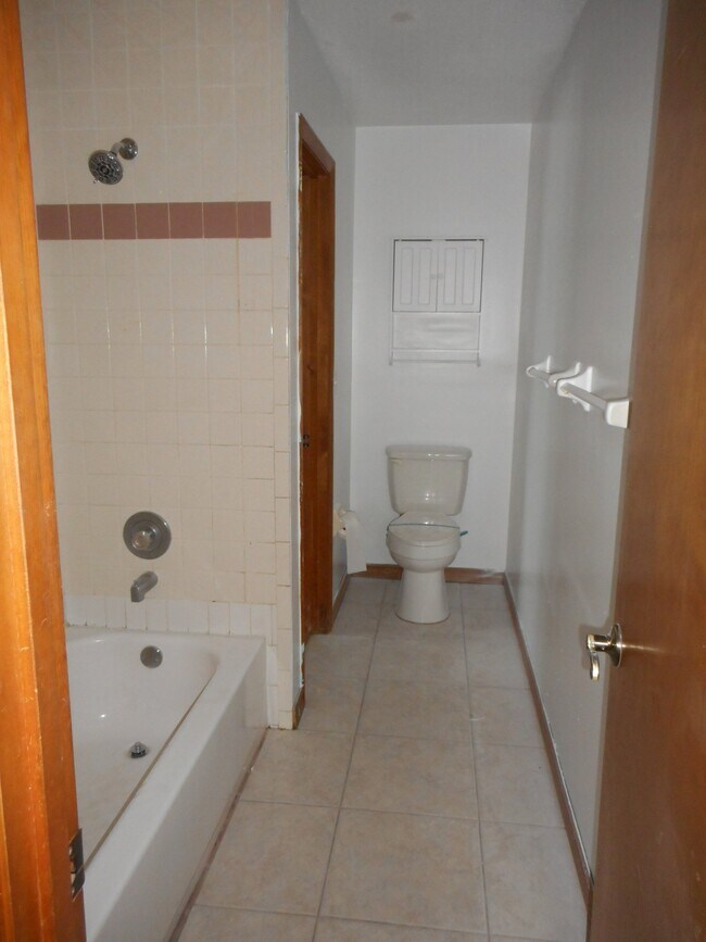 Building Photo - 1350 George Edwards Ct