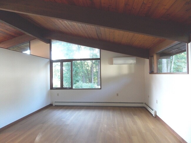 Building Photo - 150 2nd Rd