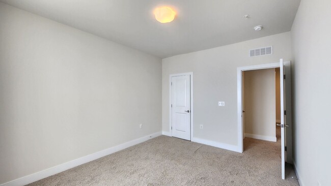 Building Photo - 3 BR Plus Den and Garage in Potomac Yard!