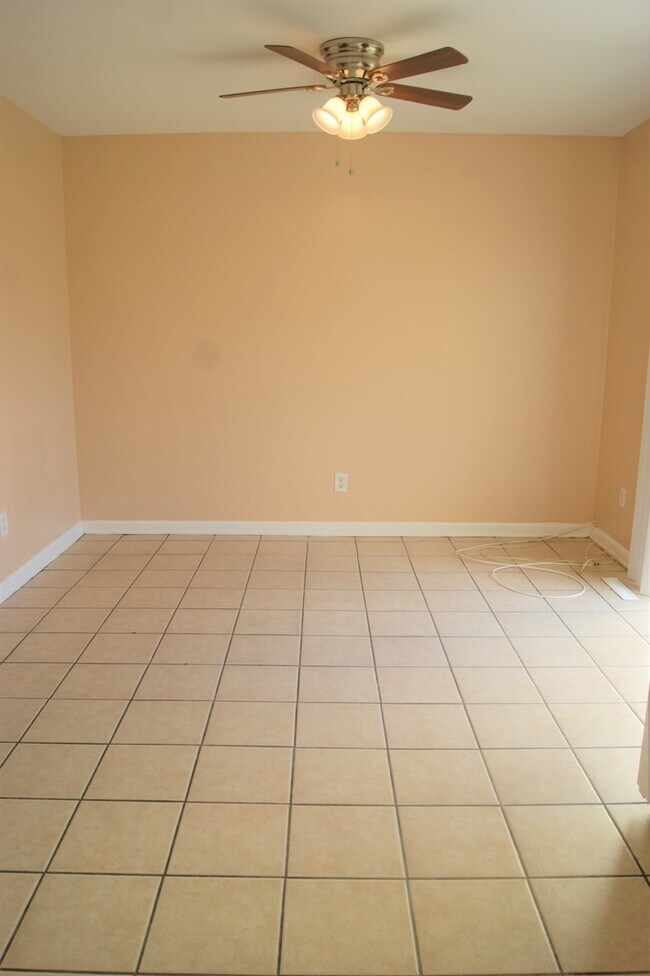 Building Photo - Charming 3 Bedroom/1.5 Bathroom Townhome in Edgewood, MD!