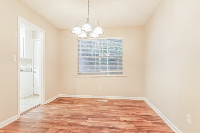 Building Photo - 5040 Ewell Ln
