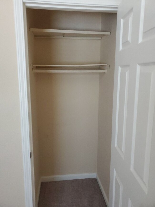 Building Photo - 3 Bedroom 1.5 bath in Covell Commons HOA i...